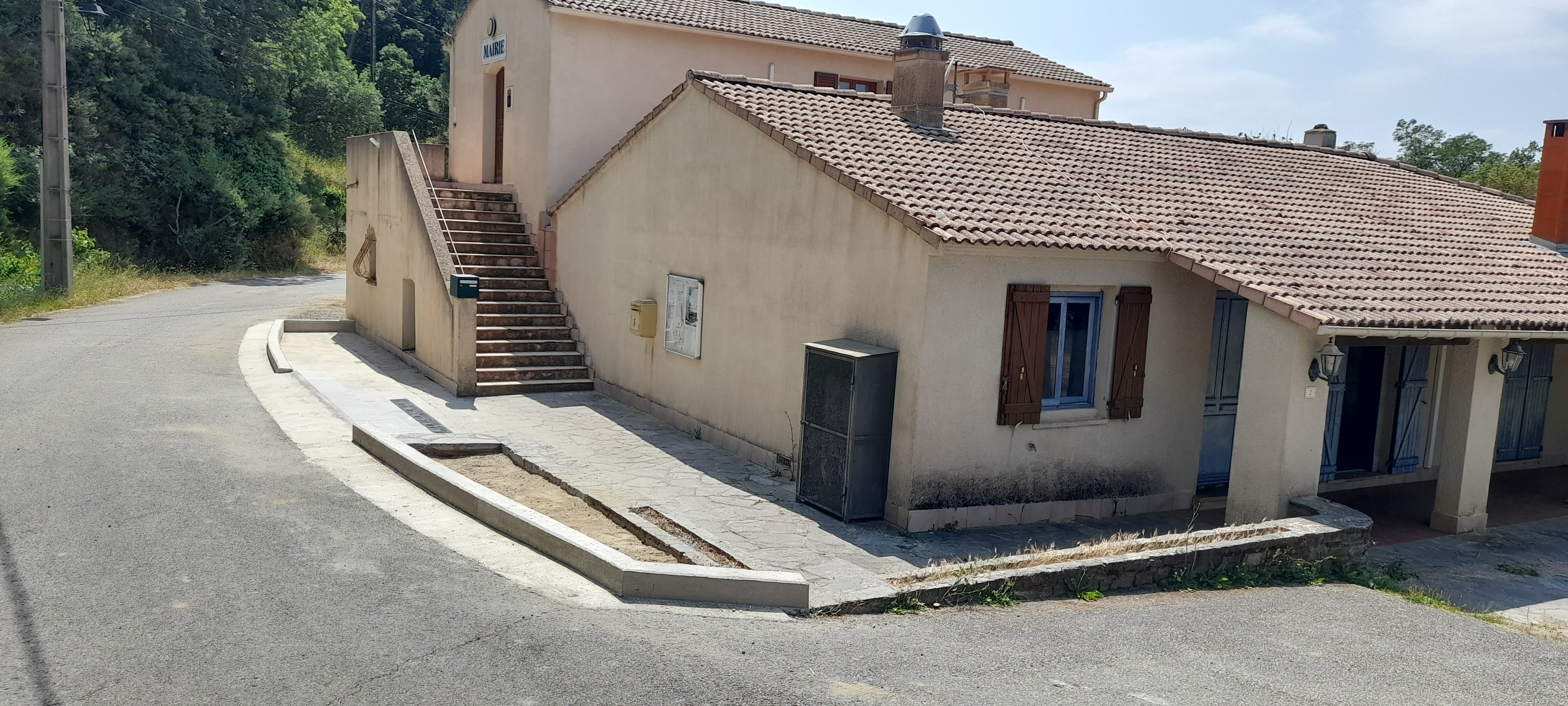 Aménagement de l’entrée de la mairie
